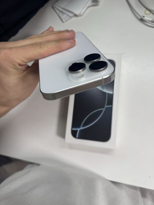 Iphone  16 pro акб 100 (10 раз заряжался)