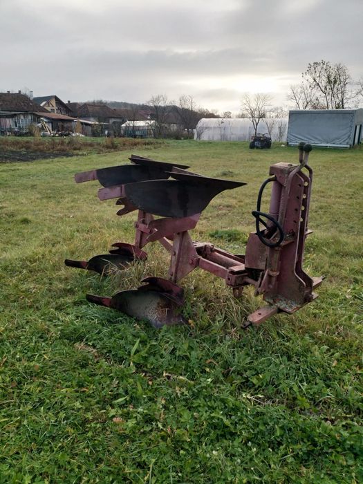 Plug hidraulic reversibil 2 trupite, stare foarte bună