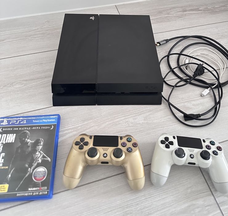 Продам ps4 fat прошитая