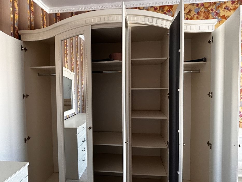 Спальный гарнитур