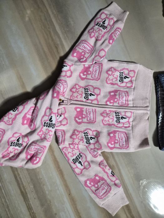 Лот за момиче 0-6 месеца Guess