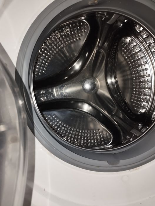 Стиральная машина Artel в рабочем состоянии