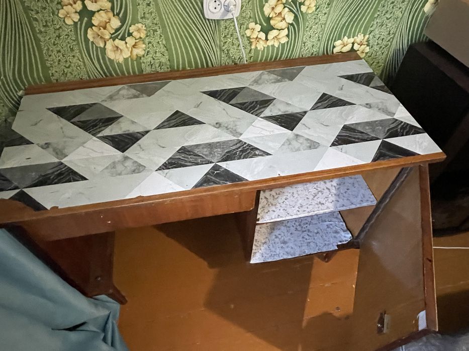 Комплект из двух столов