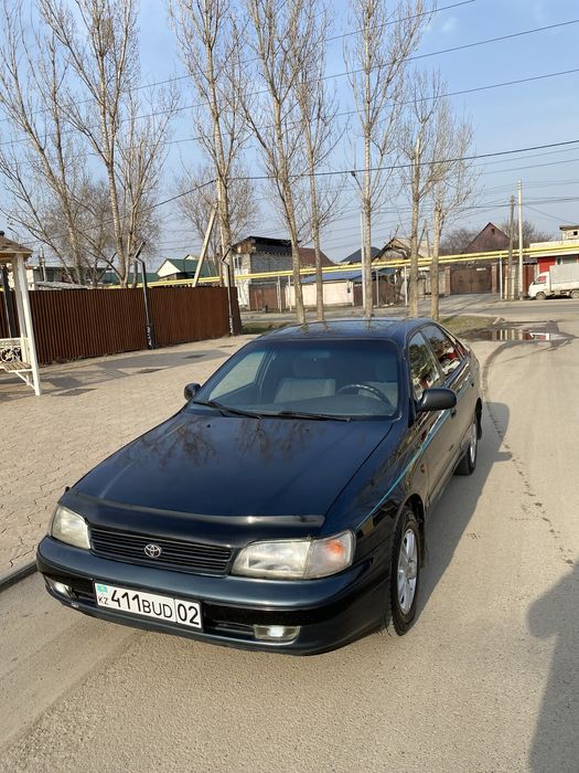 Продам машину Карина е