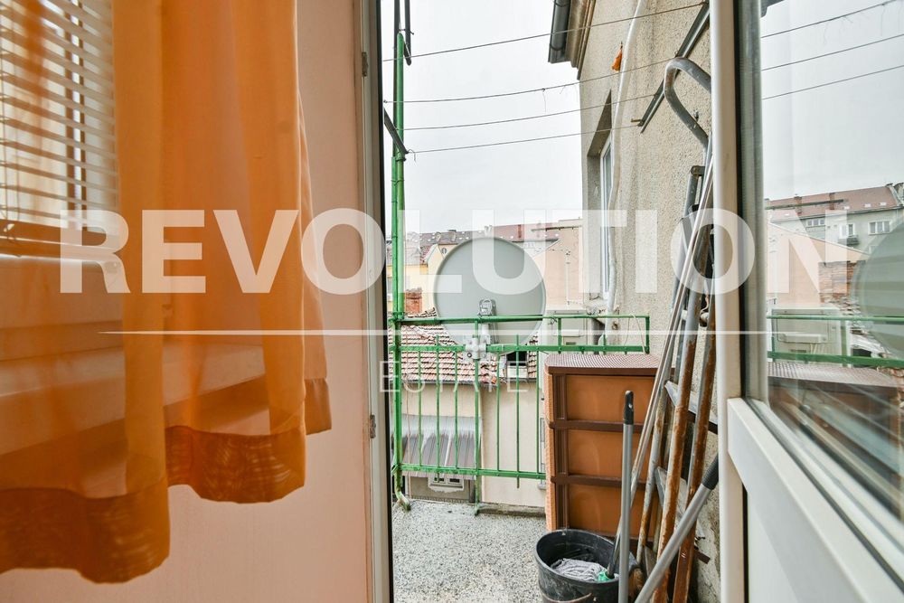 Дава се под наем Двустаен апартамент в София, Център - 65 кв.м за 648.21 € - Снимка #11