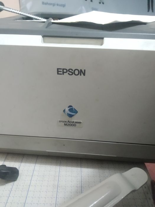 Epson al m2000 oq-qora lazerli printer. Holati oʻrta, ishlashi yaxshi
