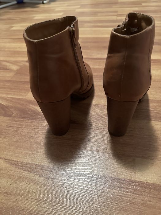 Botine maro Bershka, 39, ca noi