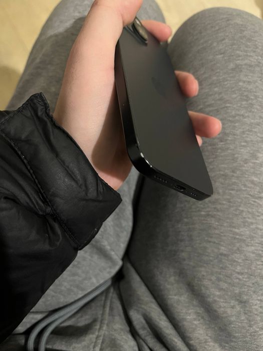 Продам iphone 15 на 128 гигов