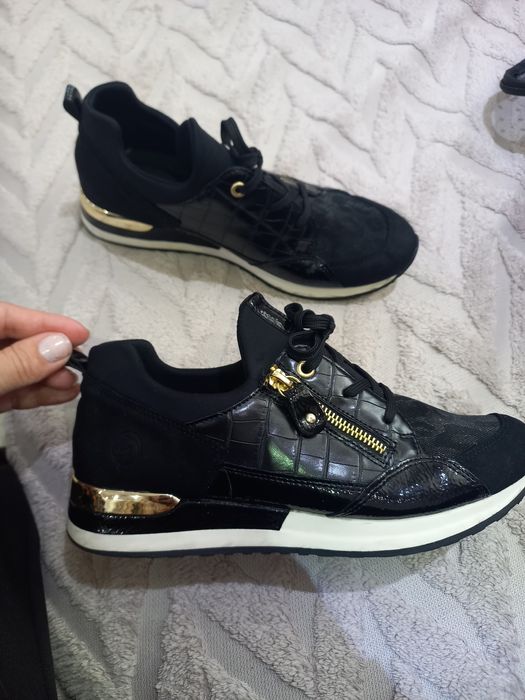 Дамски спортни обувки Remonte