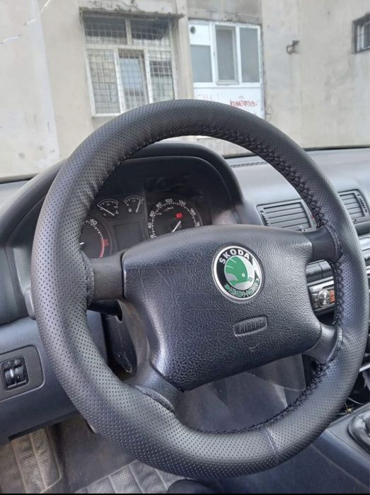 Imbrac volane prin cusatură pentru orice autovehicul