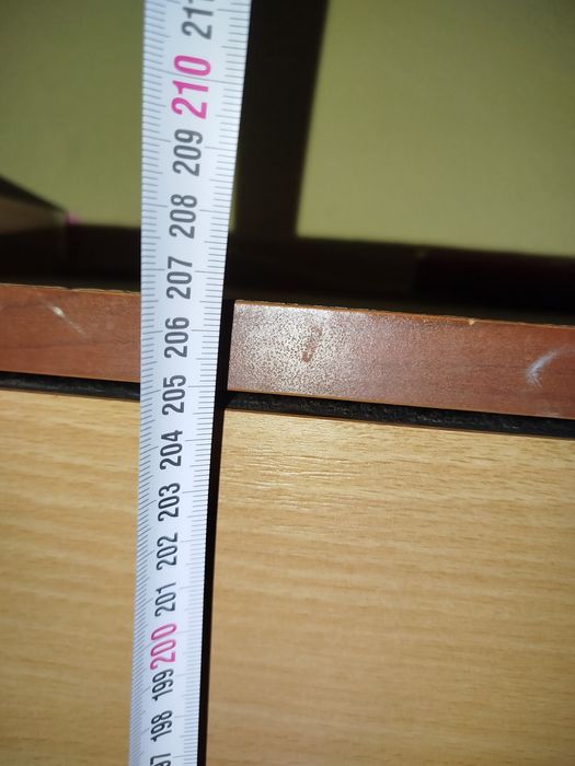 Dulap tip soldat, pantofar și tv.