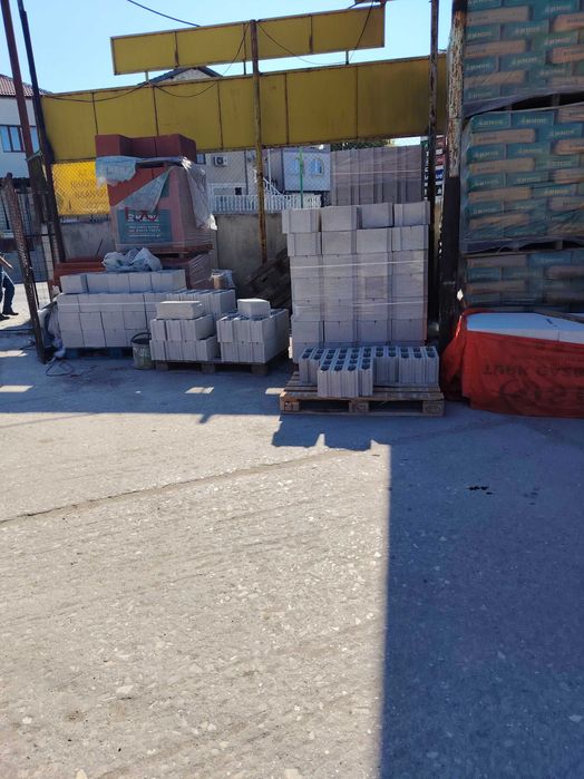 Пясък, чакъл, цимент, чернозем