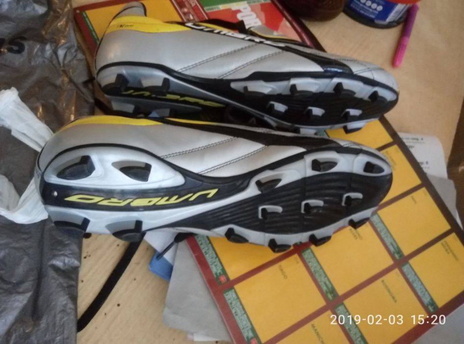 продаю футбольные бутсы