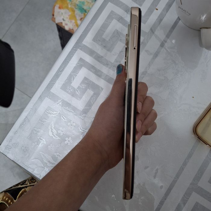 Телефон: nubia V60