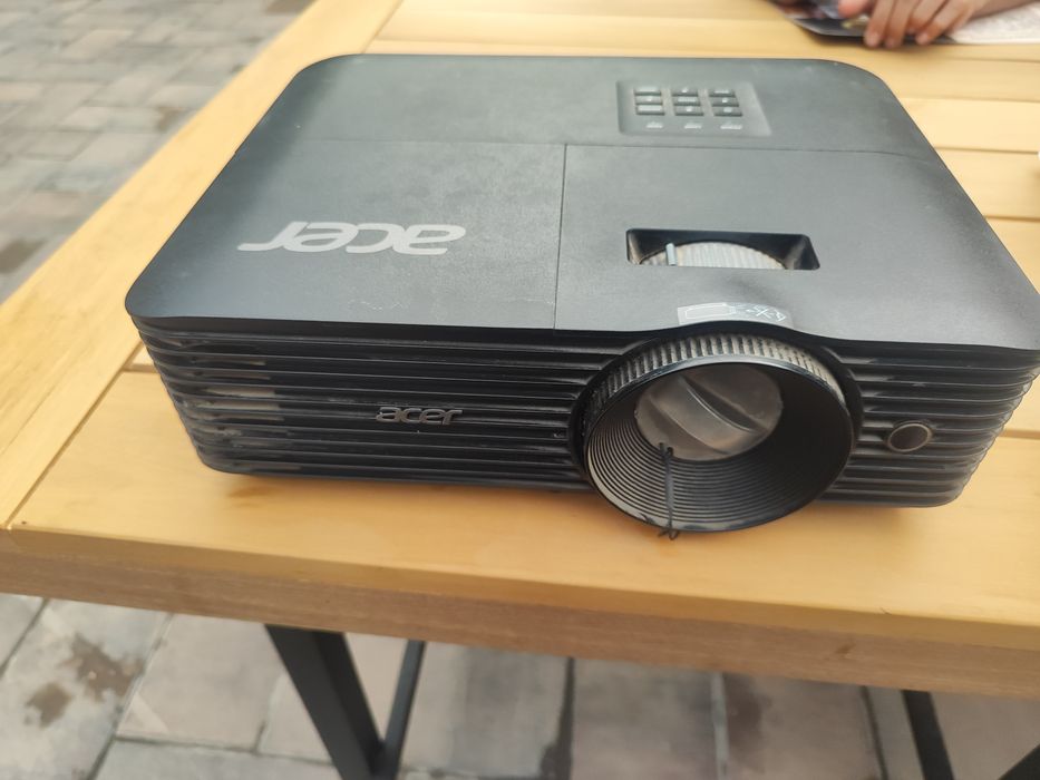 Acer proyektor holati yaxshi