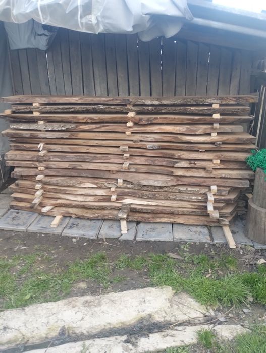 Vând blaturi de nuc.