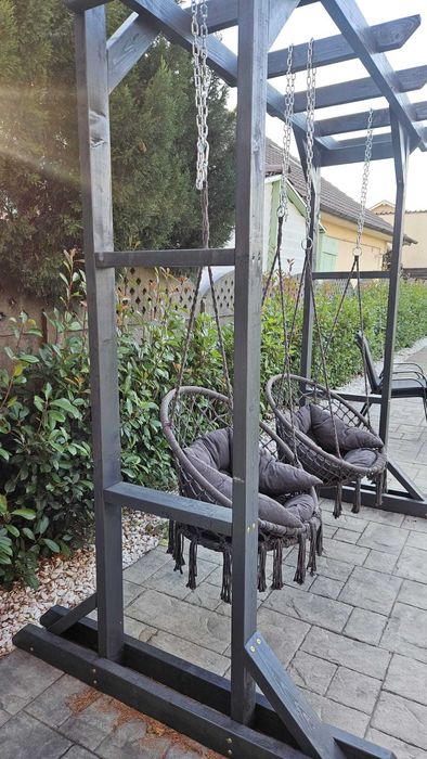 Pergola cu leagan dublu.