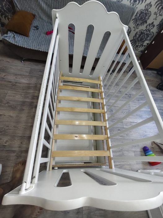 Продам детскую кроватку