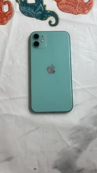 Продам айфон 11