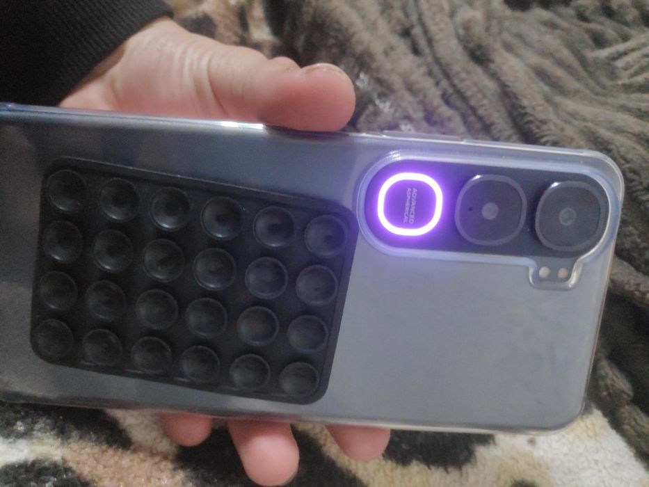 Виво у 21 d  телефон новый был куплен дня 3 назад 256 гб каробки