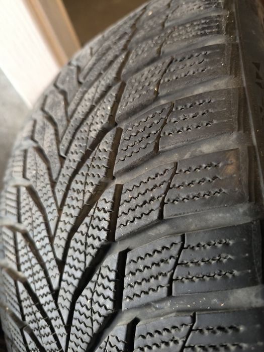 Продавам два броя зимни гуми.NEXEN -245/40/19