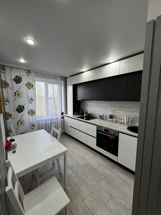 В продаже 3 комн квартира.