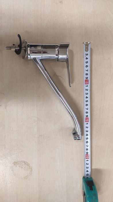 Нов смесител за вода за кухня или баня.