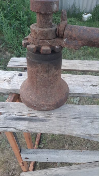 Продам домкрат ВИНТОВОЙ СССР