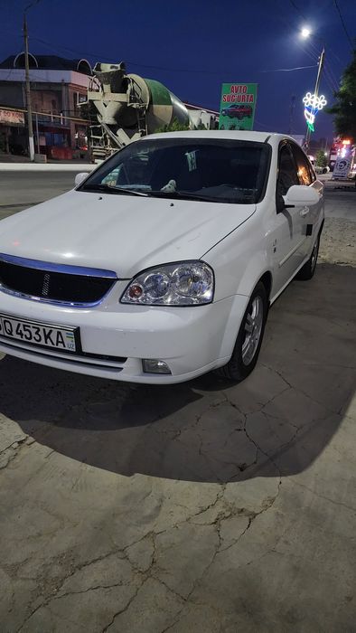 Ласетти 1.8 сотилади