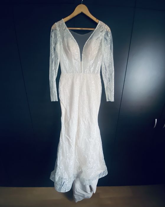 Rochie de mireasa cu trena in spate + voal