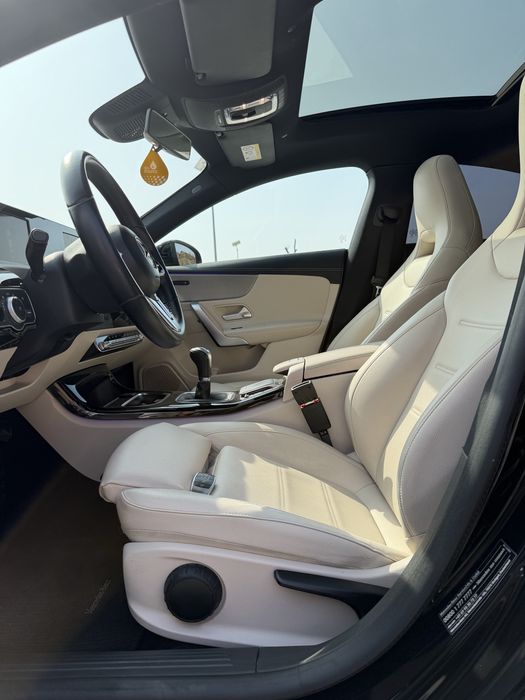 Mercedes-Benz CLA 200 benzina cutie manuala pachet AMG 163 CP