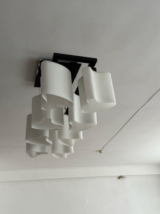 Продам большую люстру 8 плафонов