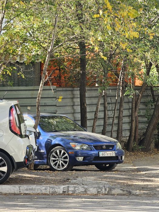 Продаю lexus is300 3л