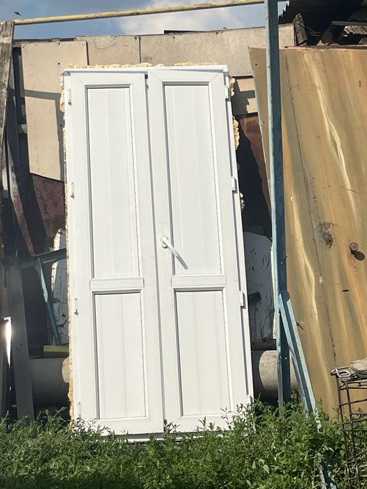Продам пластиковые двери