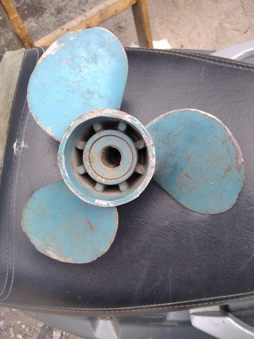 Винт на лодочный мотор