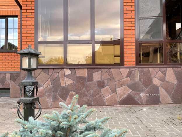 Облицовка дома натуральным камнем