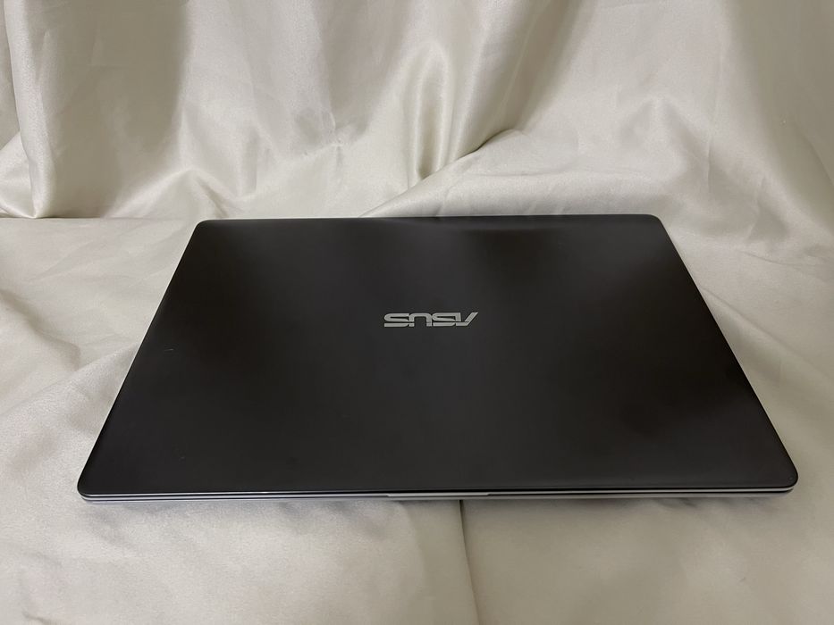 ASUS VivoBook S14