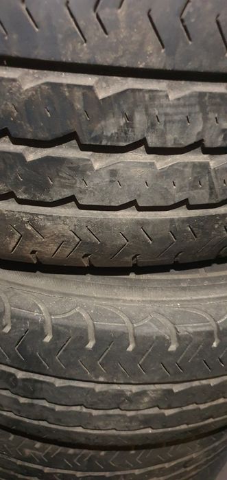 Гуми 4бр 215/65/16 с - 1бр  -89лв