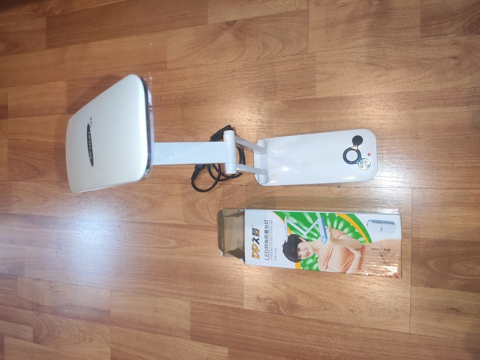 Lampa de birou cu LED