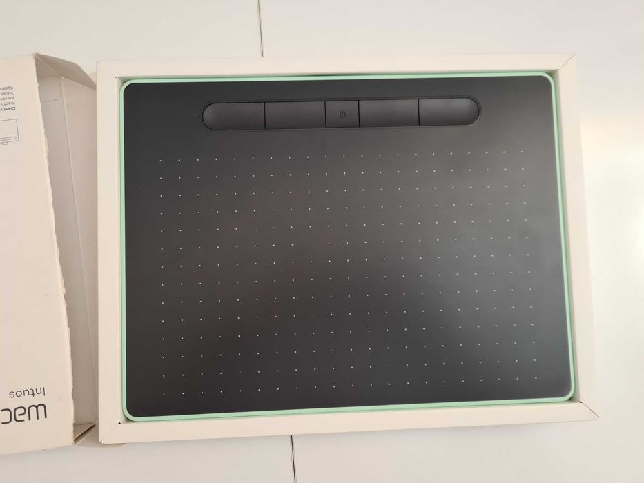 Графичен таблет Wacom Intuos M Bluetooth Pistachio