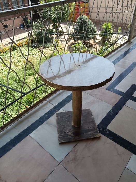 Декоративный стол ручной работы.