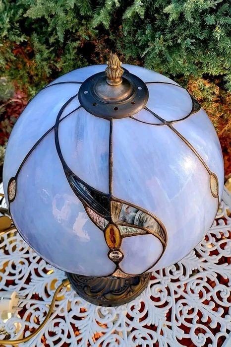 Lampă stil Tiffany.