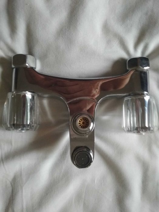 Смесителни батерии за мивка и баня и канелка/хром