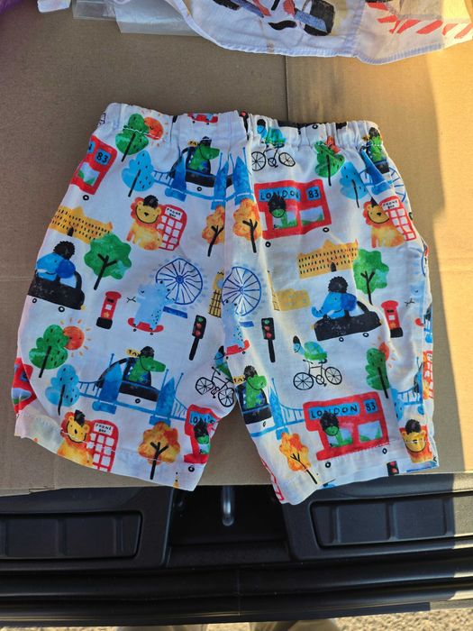 Compleu cămașa cu mânecă scurta și pantaloni scurti