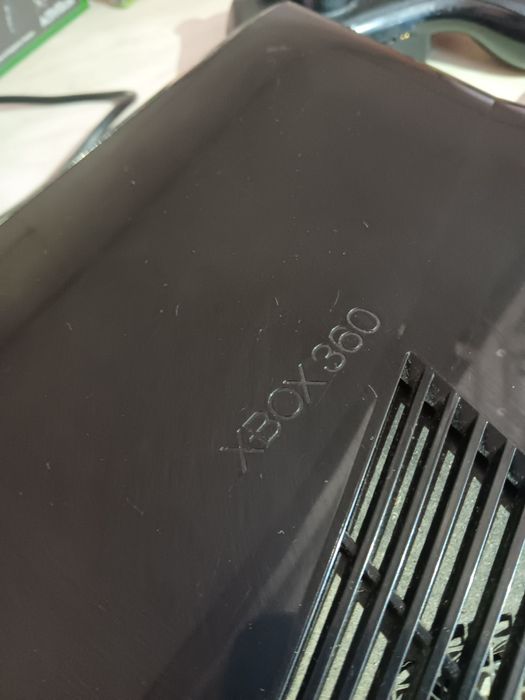 Xbox cu 2 joystick 512 gb