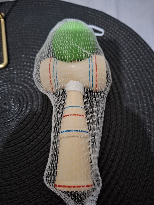 Kendama cu bila verde 17 cm lungime