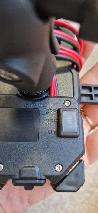 Incarcator moto wireless + USB