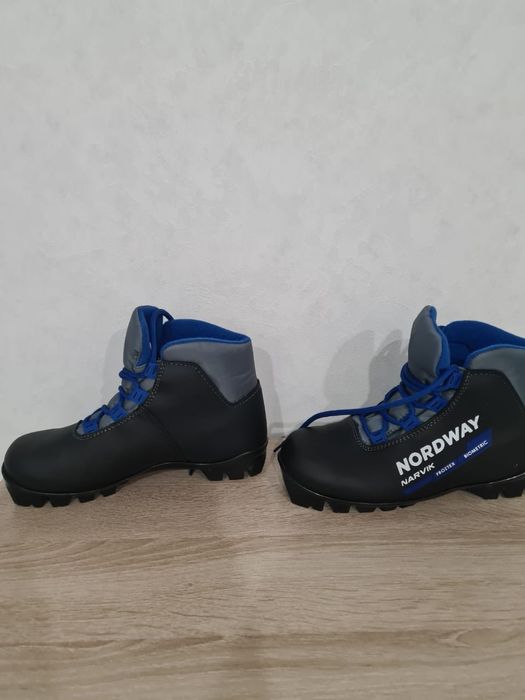 ПРОДАМ лыжные ботинки