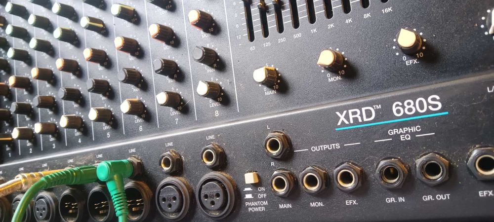 Уредба 3 в 1- система усилвател PEAVEY USA 2x150, Миксер, Дигитални ефекти - ехо, хорус и др., може и тонколони 2х150