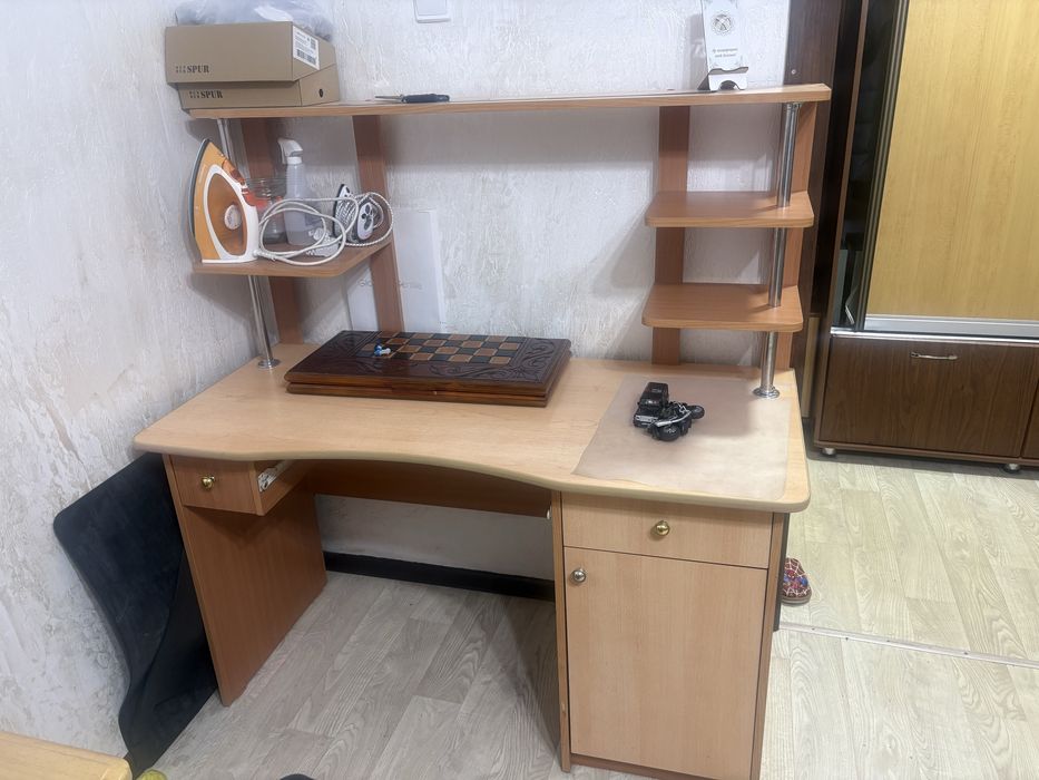 Компьюьерный стол б/у